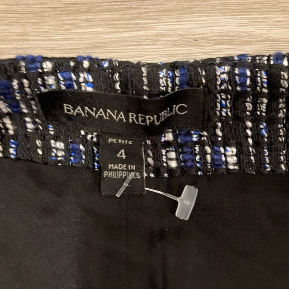 Banana Republic NWOT front pocket skirt - Picture 3 of 6